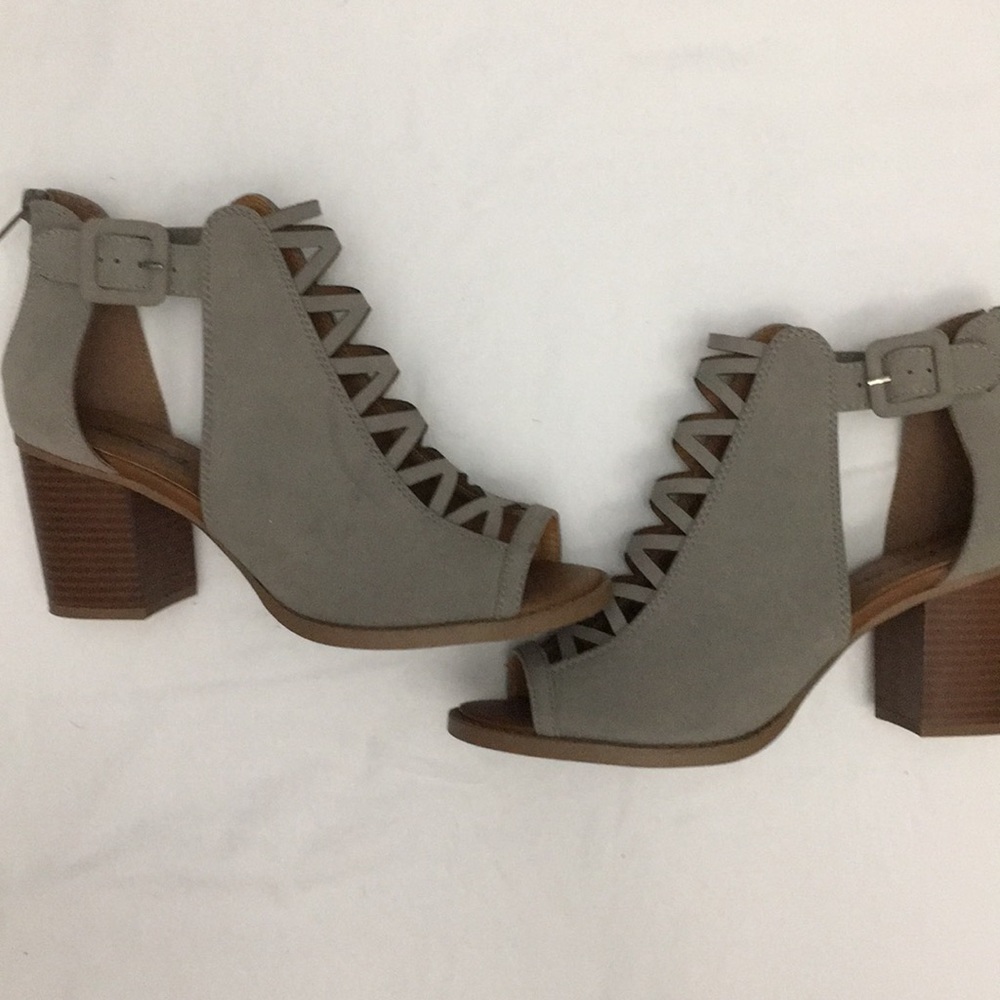 Shoes - Picture 4 of 4